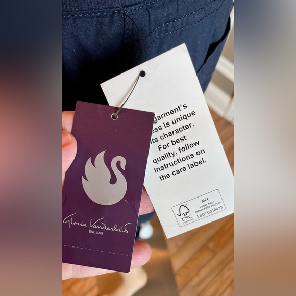 Gloria Vanderbilt! Willa/Navy Capris/Missy size-6/roll up/roll down-hem - Picture 11 of 16